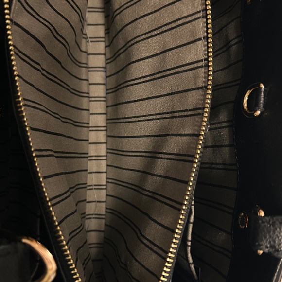 Authentic Louis Vuitton Empreinte Montaigne MM Black - Picture 8 of 16
